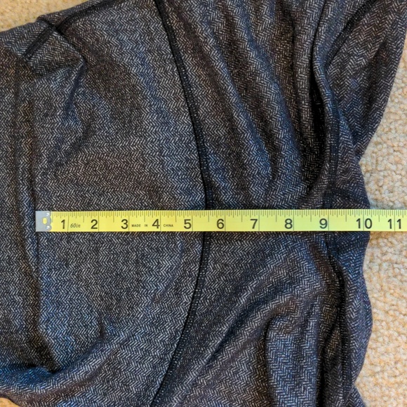 Lululemon Grey Herringbone Capri Leggings - Picture 9 of 13